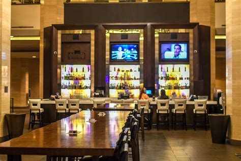 hilton anaheim bar hours.